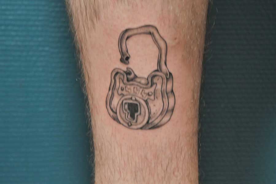 Tatouage artistique, cadenas